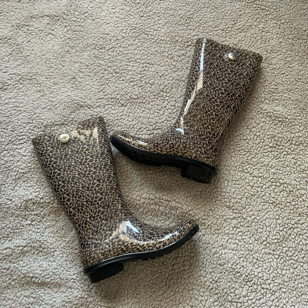 cheetah patterned UGG rain boots